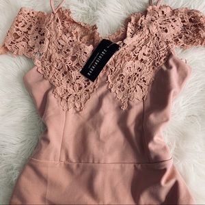 💗 Fashion Nova Lace Pink Bodysuit 💗